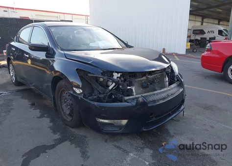 2015 Nissan Altima 2.5 S z USA, uszkodzony, nr VIN 1N4AL3AP2FC271910